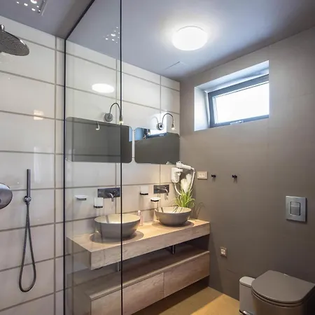 Gorgeous In With Sauna * Jesenice (Split-Dalmatia)